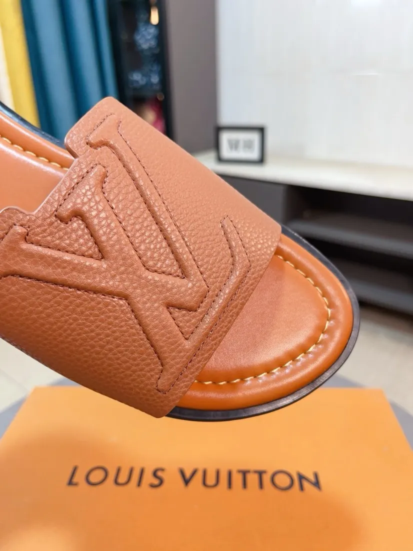 Men's shoes 💰300🌸🌸LV Ordinary men's spring and summer slippers, uppers imported from Italy, cowhide fabric, logo graphics, high-quality craftsmanship, soles: original soles specially provided by the original factory, exclusive movable molded soles super comfortable, original factory single goods, 🔍🔍high quality, you can enter and exit the counter at will, welcome to compare, size 38-45